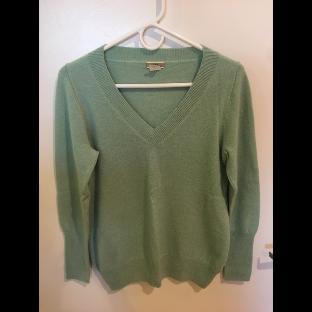 J crew cashmere v neck in minty green